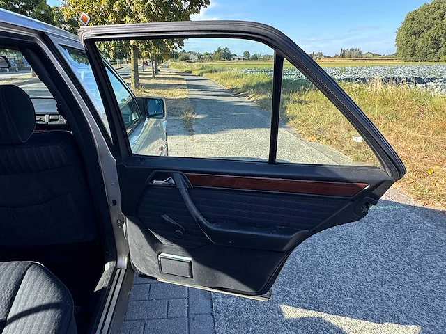 1990 mercedes-benz 300d oldtimer - afbeelding 20 van  32
