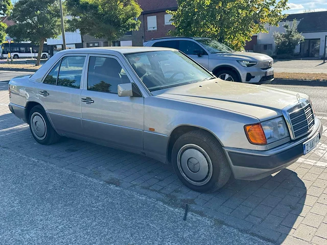 1990 mercedes-benz 300d oldtimer - afbeelding 12 van  32