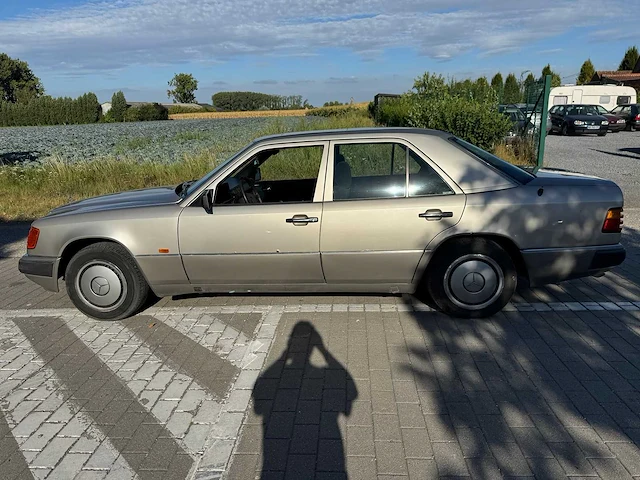 1990 mercedes-benz 300d oldtimer - afbeelding 23 van  32