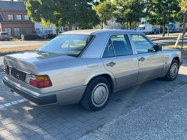 1990 mercedes-benz 300d oldtimer - afbeelding 29 van  32