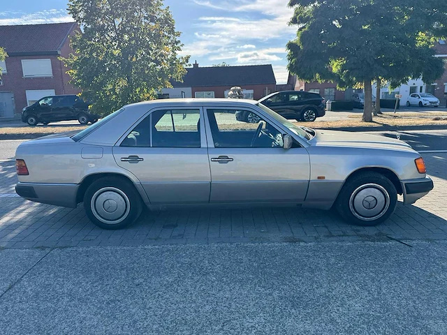 1990 mercedes-benz 300d oldtimer - afbeelding 30 van  32