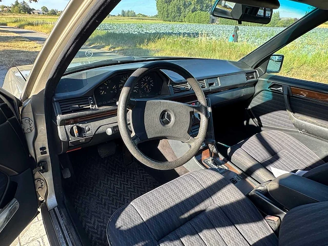 1990 mercedes-benz 300d oldtimer - afbeelding 32 van  32