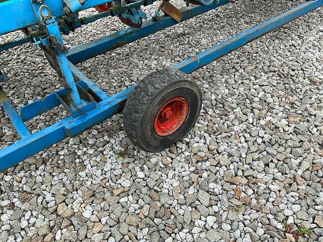 1990 monosem 6 rij pneumatische maïspootmachine zaaimachine - afbeelding 8 van  18