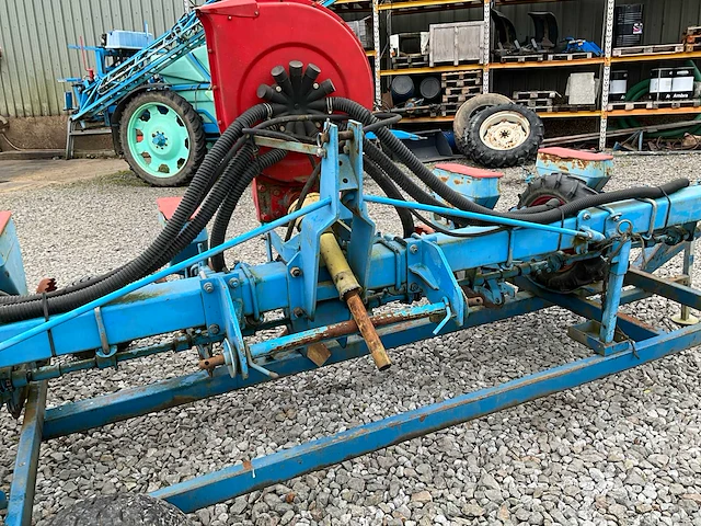 1990 monosem 6 rij pneumatische maïspootmachine zaaimachine - afbeelding 9 van  18