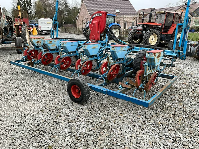 1990 monosem 6 rij pneumatische maïspootmachine zaaimachine - afbeelding 1 van  18