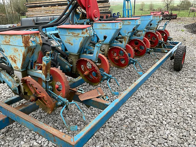 1990 monosem 6 rij pneumatische maïspootmachine zaaimachine - afbeelding 13 van  18