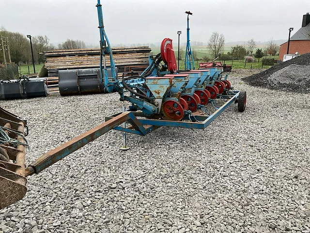 1990 monosem 6 rij pneumatische maïspootmachine zaaimachine - afbeelding 14 van  18