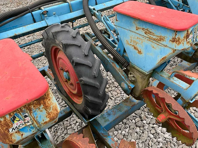 1990 monosem 6 rij pneumatische maïspootmachine zaaimachine - afbeelding 16 van  18