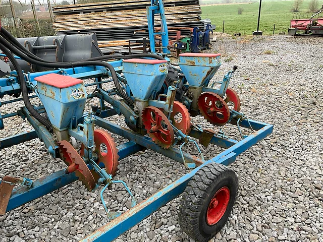 1990 monosem 6 rij pneumatische maïspootmachine zaaimachine - afbeelding 18 van  18