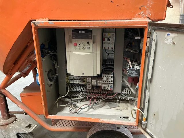 1990 pft g4 monofase spuitgietmachine - afbeelding 10 van  13