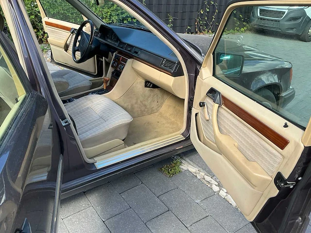 1992 mercedes-benz 280e personenauto - afbeelding 31 van  44
