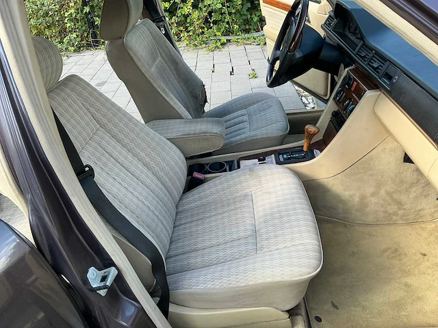 1992 mercedes-benz 280e personenauto - afbeelding 32 van  44