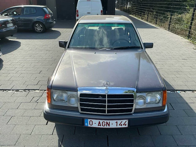 1992 mercedes-benz 280e personenauto - afbeelding 9 van  44