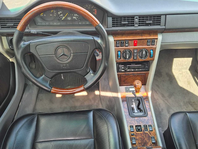 1992 mercedes-benz e500 oldtimer - afbeelding 18 van  39