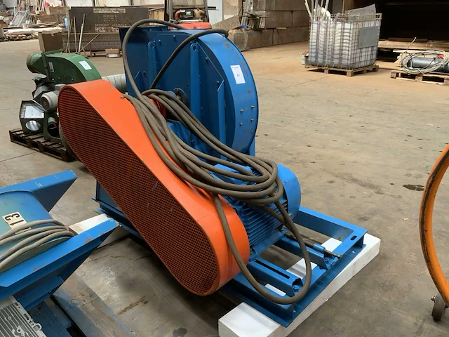 1992 typhoon ot250/38ru industriële afzuigventilator - afbeelding 1 van  6