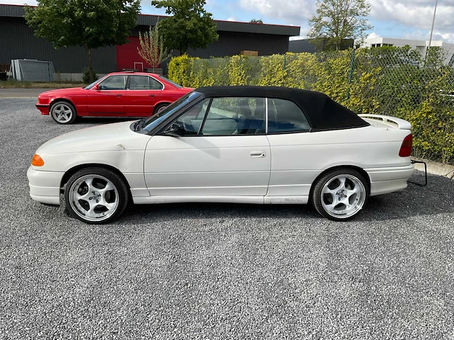 1993 opel astra cabrio oldtimer - afbeelding 12 van  24