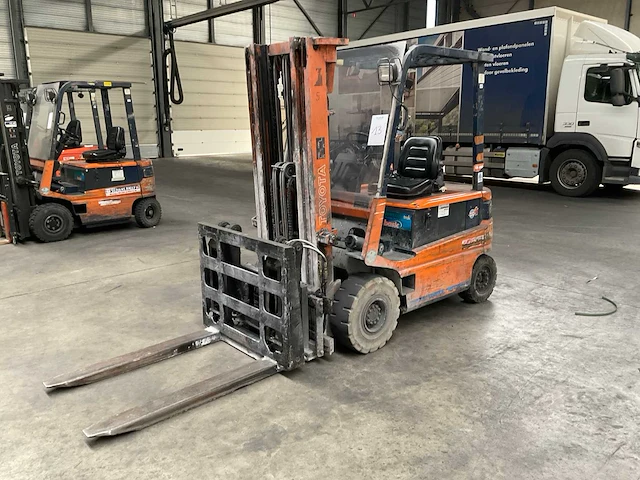 1993 toyota fbm25 vorkheftruck - afbeelding 1 van  21