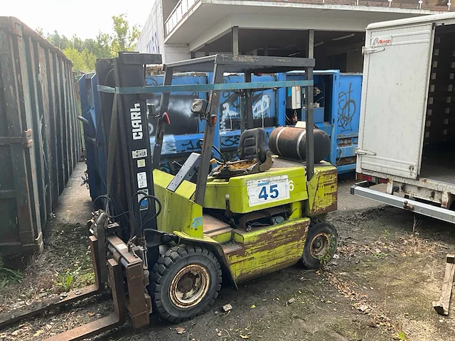 1994 clark gpm25 vorkheftruck - afbeelding 12 van  21