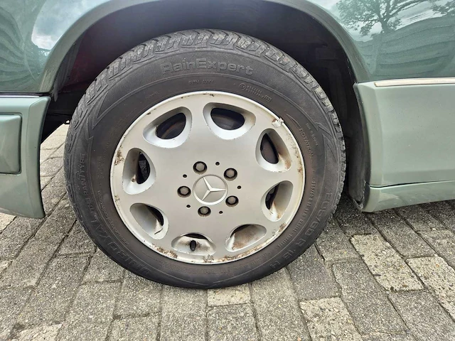 1994 mercedes 220 oldtimer - afbeelding 18 van  26
