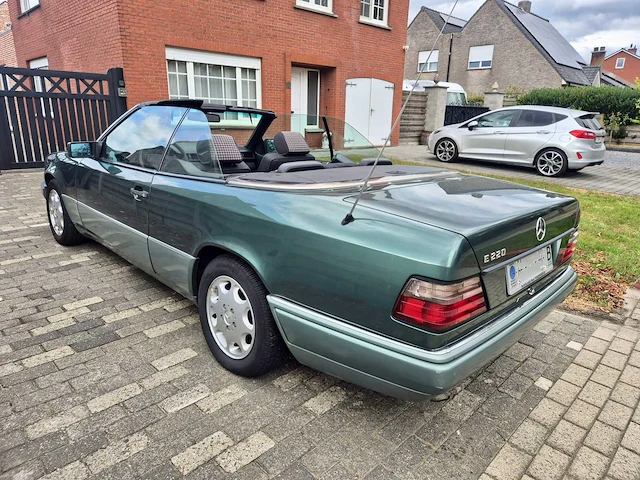 1994 mercedes 220 oldtimer - afbeelding 25 van  26