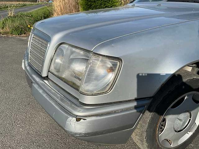 1994 mercedes-benz stationwagen e250 oldtimer personenauto - afbeelding 2 van  25