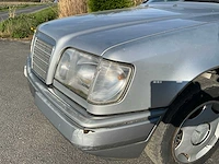 1994 mercedes-benz stationwagen e250 oldtimer personenauto - afbeelding 2 van  25