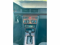 1994 mercedes-benz stationwagen e250 oldtimer personenauto - afbeelding 7 van  25