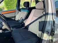 1994 mercedes-benz stationwagen e250 oldtimer personenauto - afbeelding 9 van  25
