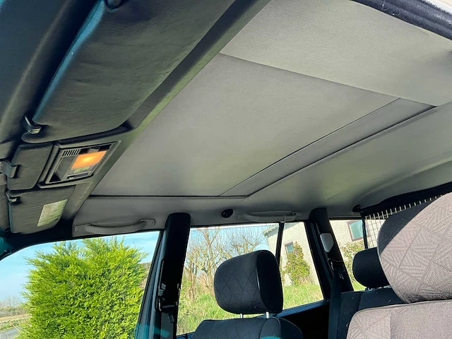 1994 mercedes-benz stationwagen e250 oldtimer personenauto - afbeelding 10 van  25