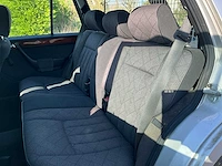 1994 mercedes-benz stationwagen e250 oldtimer personenauto - afbeelding 11 van  25