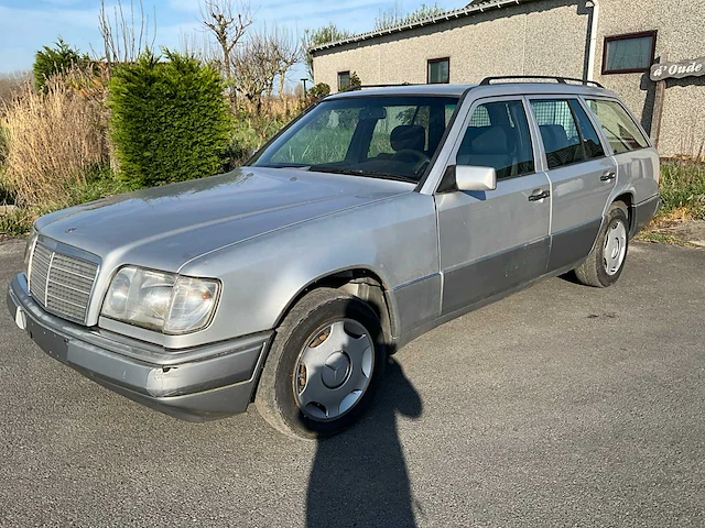 1994 mercedes-benz stationwagen e250 oldtimer personenauto - afbeelding 1 van  25