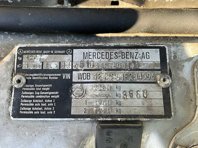 1994 mercedes-benz stationwagen e250 oldtimer personenauto - afbeelding 18 van  25