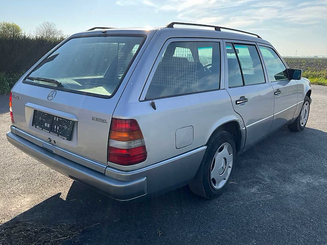 1994 mercedes-benz stationwagen e250 oldtimer personenauto - afbeelding 21 van  25