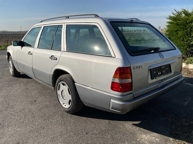 1994 mercedes-benz stationwagen e250 oldtimer personenauto - afbeelding 23 van  25