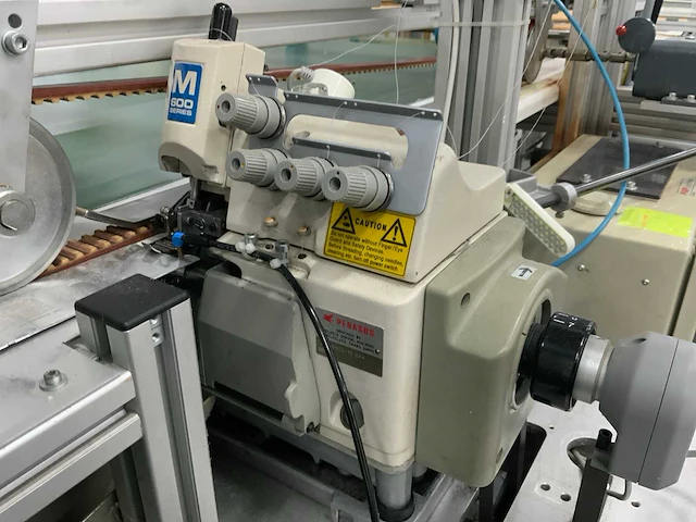 1994 rotox ia 390 automatische stoffen snij- en afboordmachine - afbeelding 4 van  17