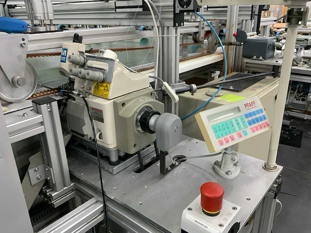 1994 rotox ia 390 automatische stoffen snij- en afboordmachine - afbeelding 5 van  17