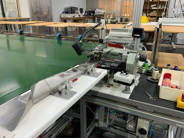 1994 rotox ia 390 automatische stoffen snij- en afboordmachine - afbeelding 7 van  17