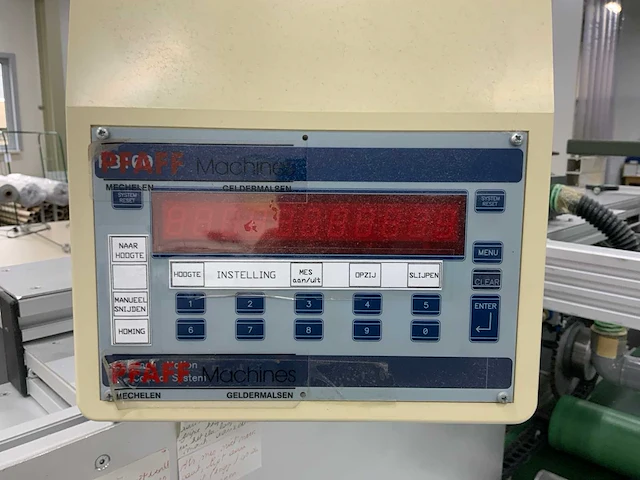 1994 rotox ia 390 automatische stoffen snij- en afboordmachine - afbeelding 17 van  17