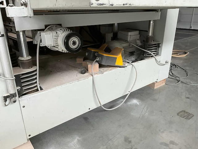 1994 viet target 211a breedbandschuurmachine - afbeelding 11 van  12