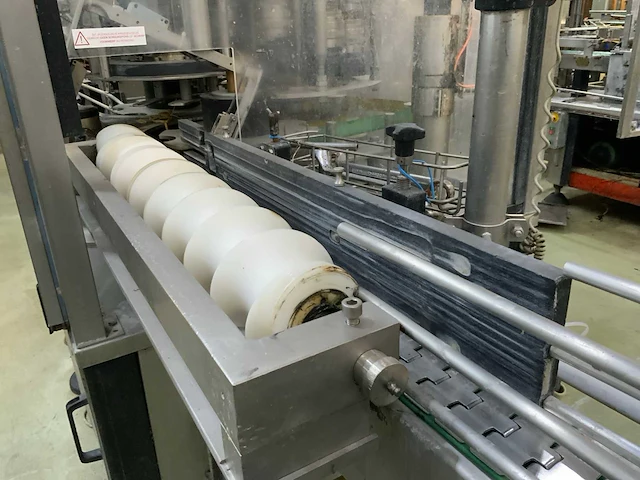 1995 langguth 4600 doppen- en etiketten machine - afbeelding 3 van  18