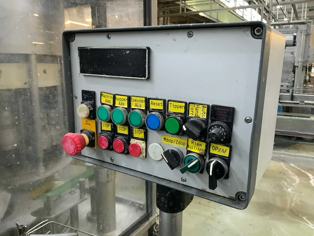 1995 langguth 4600 doppen- en etiketten machine - afbeelding 4 van  18
