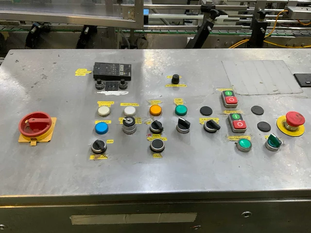 1995 langguth 4600 doppen- en etiketten machine - afbeelding 6 van  18