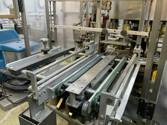 1995 langguth 4600 doppen- en etiketten machine - afbeelding 7 van  18