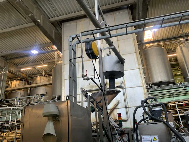 1995 langguth 4600 doppen- en etiketten machine - afbeelding 15 van  18