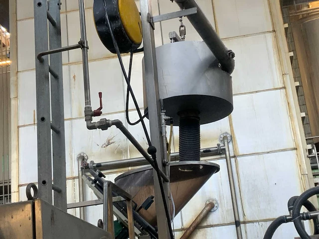 1995 langguth 4600 doppen- en etiketten machine - afbeelding 16 van  18