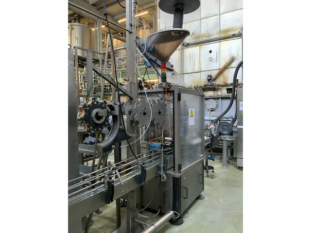 1995 langguth 4600 doppen- en etiketten machine - afbeelding 17 van  18