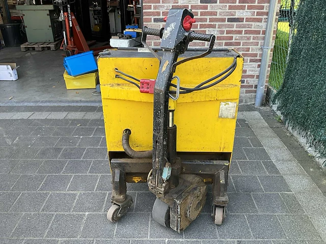 1995 tp/e20 elektrische palletwagen met lader - afbeelding 3 van  8