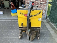 1995 tp/e20 elektrische palletwagen met lader - afbeelding 3 van  8