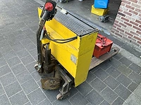 1995 tp/e20 elektrische palletwagen met lader - afbeelding 4 van  8