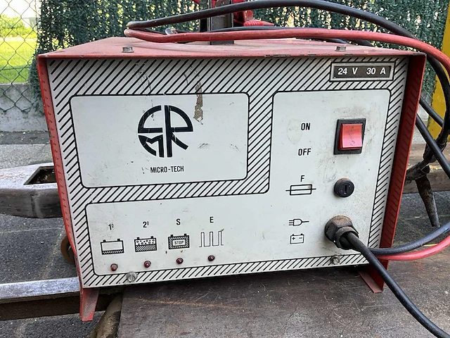 1995 tp/e20 elektrische palletwagen met lader - afbeelding 8 van  8